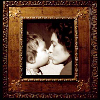 A Digital Frame compliments this mother and child kiss.